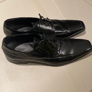 Black Kenneth Cole dress shoe